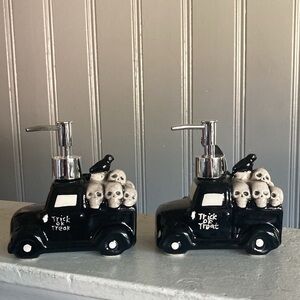 NWT- Set of 2- 10.9oz- Black Ceramic Trick or Treat Truck Soap Dispensers 💀🐦‍⬛